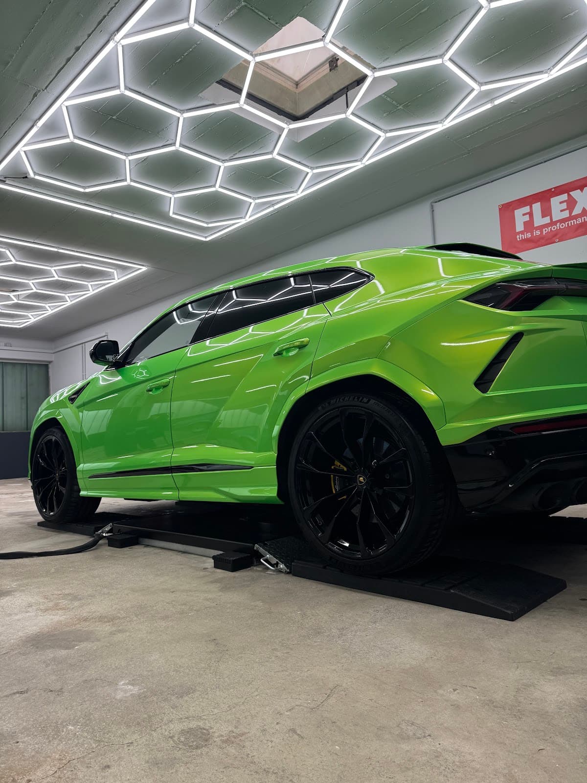 Lamborghini Urus in der Werkstatt