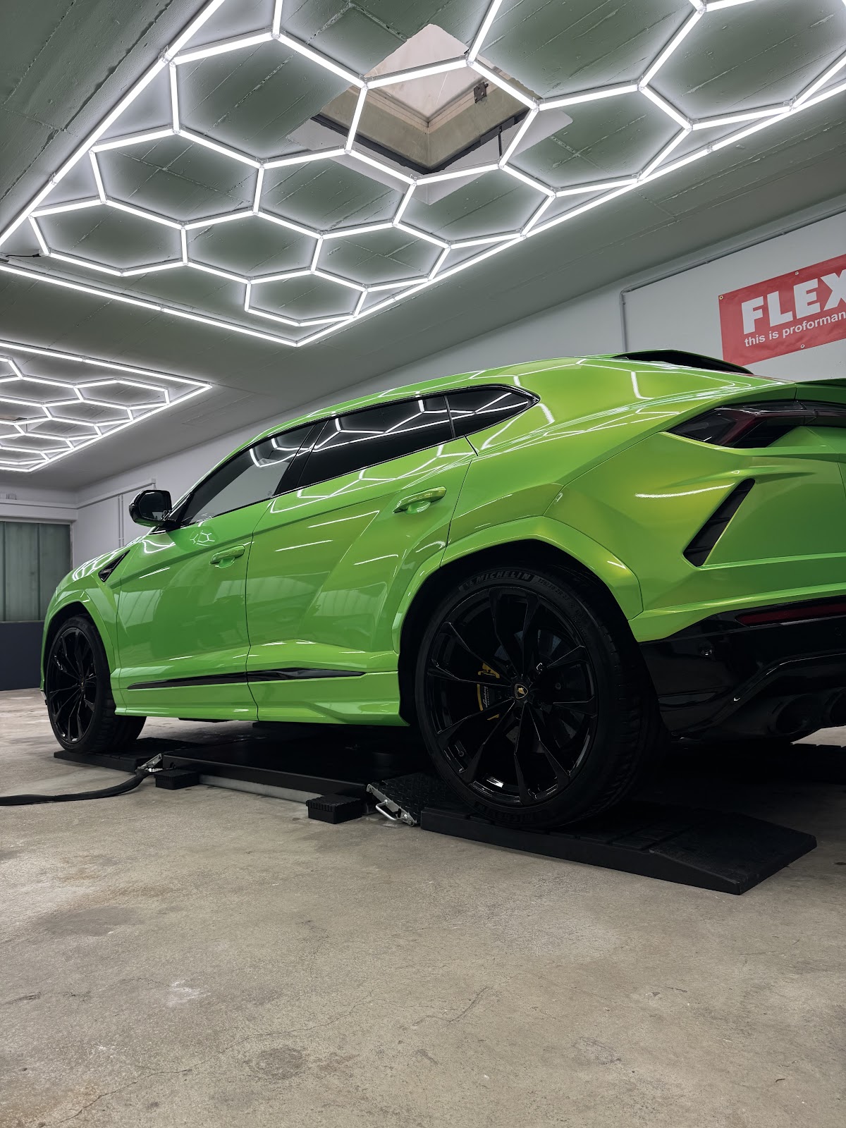 Lamborghini Urus in der Werkstatt